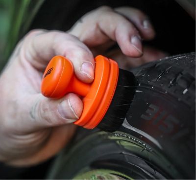 CarPro DarkSide Tyre Brush - Апликатор за гуми